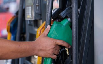 ¿Hasta dónde seguirá el Gobierno empujando la roca? La gasolina sube por segunda semana y el país necesita alternativas