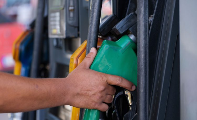 ¿Hasta dónde seguirá el Gobierno empujando la roca? La gasolina sube por segunda semana y el país necesita alternativas