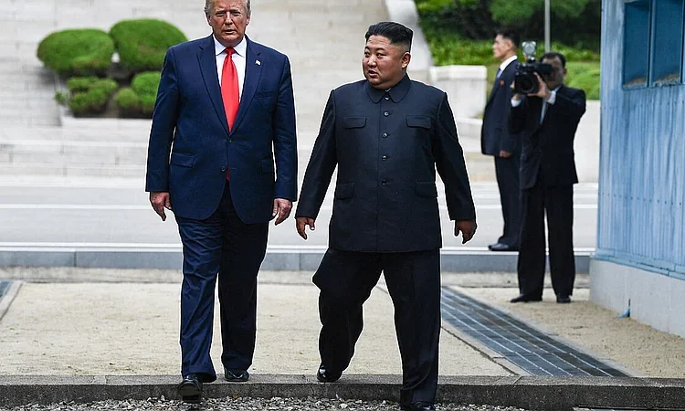 Trump ordena reducir ejercicios militares con Corea del Sur e insinúa contactos con el Norte