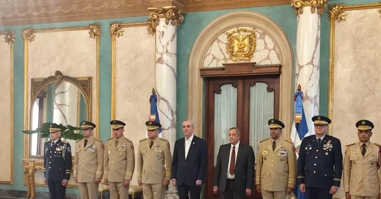 Abinader juramenta a los nuevos mandos altos militares y policiales
