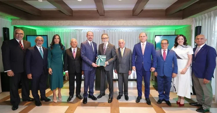 Banco Caribe rinde homenaje a Edmundo Aja