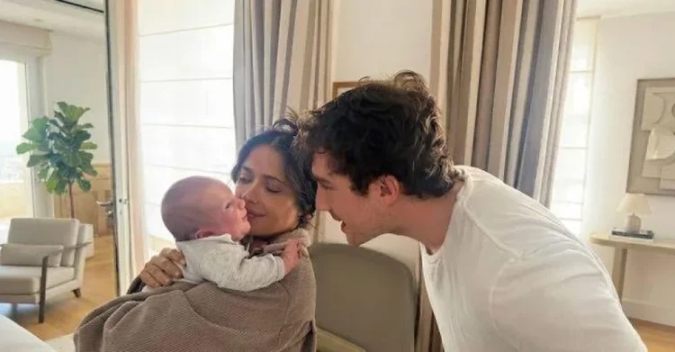Salma Hayek se convierte en abuelastra