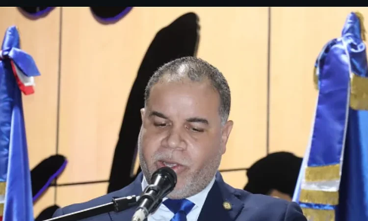 Presidente del CODIA cuestiona colegiados reciban del Gobierno RD$2,000 de ayuda solidaria.