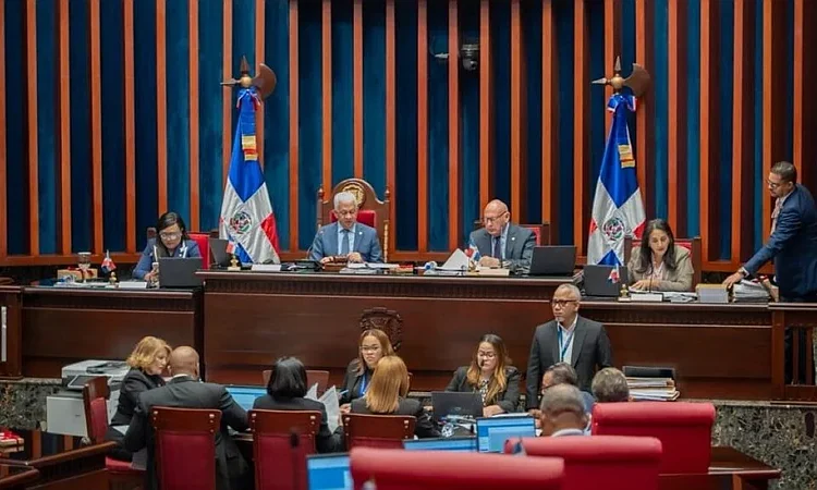 Senado aprueba en primera lectura proyecto para regular procesos administrativos