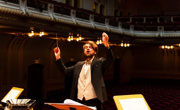 Música, maestro