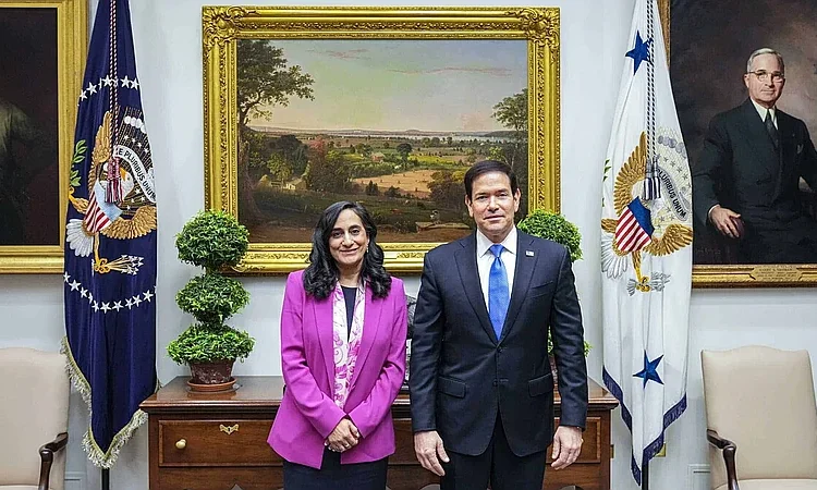Rubio recibe a canciller canadiense después de que Trump aplazara el arancel del 50 %
