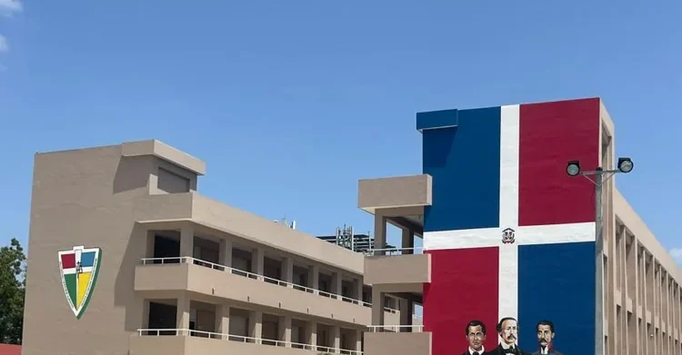 Santiago: Avanzan trabajos de reconstrucción del Politécnico Nuestra Señora de las Mercedes