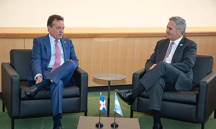 República Dominicana y Argentina firman acuerdo para ampliar la conectividad aérea