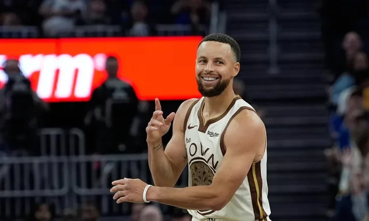 Stephen Curry extiende su permanencia con los Warriors hasta el 2028