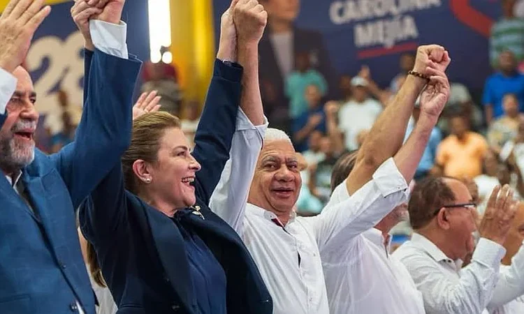 "Quienes trabajen conmigo gobernarán conmigo”, aseguró Carolina al recibir respaldo de Eligio Jáquez