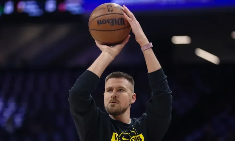 Kristaps Porzingis no viajará al campamento de entrenamiento de Hawái