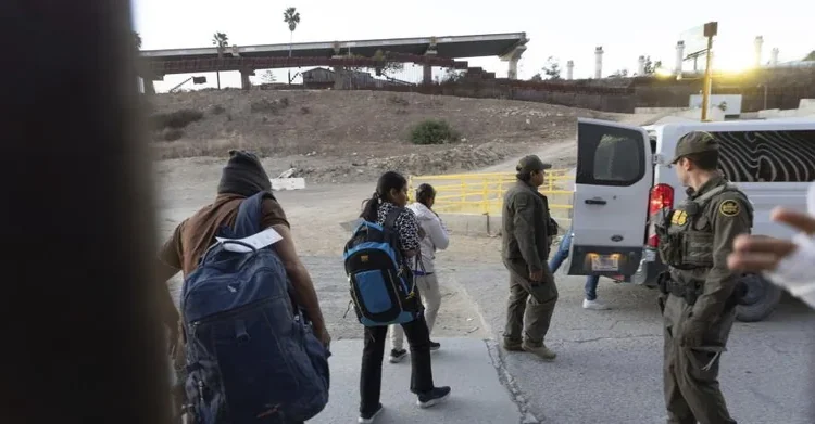 ONU: EEUU cometió "cascada de violaciones" de derechos al expulsar a migrantes a terceros países
