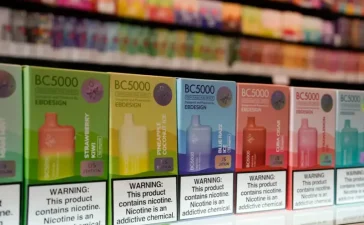 California prohibirá la venta de cigarrillos electrónicos desechables a partir de 2028