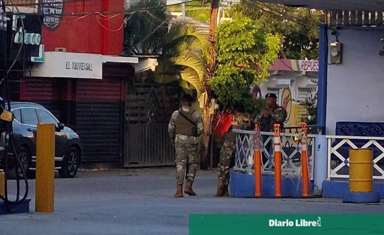 Comunitarios de Vicente Noble realizan paro de 12 horas por obras y servicios públicos