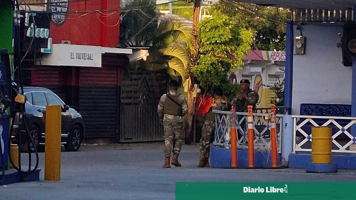 Comunitarios de Vicente Noble realizan paro de 12 horas por obras y servicios públicos
