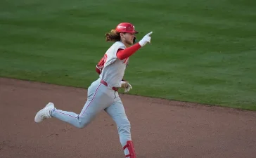 Boom y Harper lideran remontada de Phillies sobre Braves en un duelo de postemporada que define tendencia