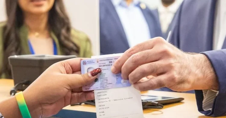 Gobierno dispone renovación gratuita de licencias para mayores de 75 años