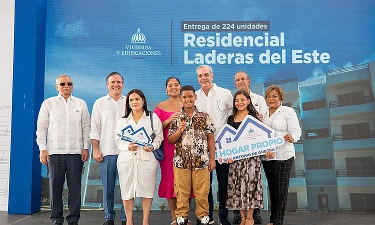 Abinader entrega 224 apartamentos y amplía acceso a vivienda para 896 personas