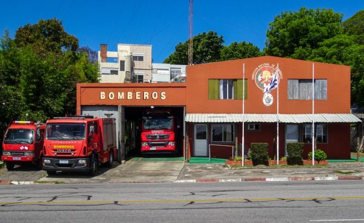 Bomberos del Distrito Nacional sofocan incendio en apartaestudio de la Lope de Vega