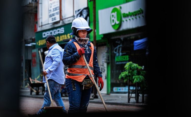Salud laboral en RD: Sisalril incluye burnout y cáncer ocupacional en nuevo cuadro de enfermedades