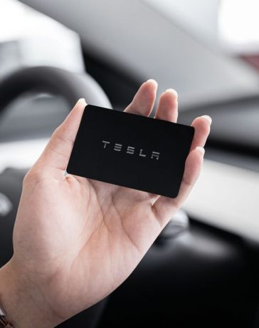 Tesla acelera su apuesta por los robotaxis: millones de unidades y efectos contables en 2027