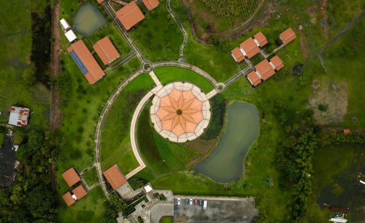 Abinader suma 37 infraestructuras educativas entregadas en 2026 con techado en Sabana pérdida