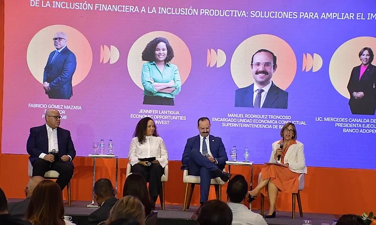 Inclusión financiera: el 70 % de clientes de Adopem deja atrás la pobreza en tres años
