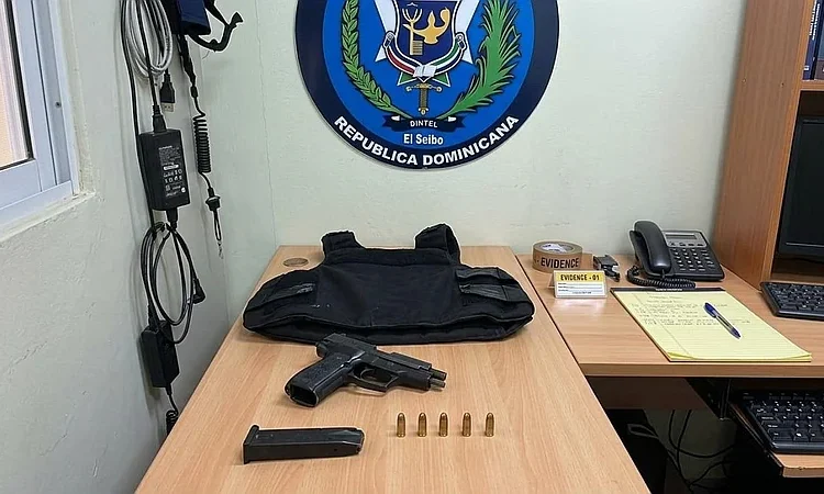 Operativo en El Seibo: DINTEL ocupa pistola y chaleco antibalas; sospechoso escapa
