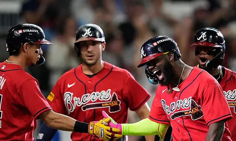 Michael Harris II impulsa a Bravos a eliminar a Filis y avanzar en playoffs