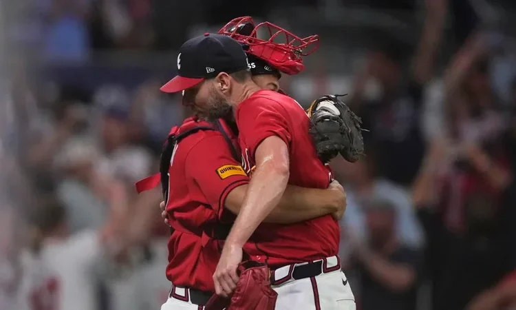 Weiss no sabe si Chris Sale podrá abrir contra Dodgers tras relevar en Serie de Comodines