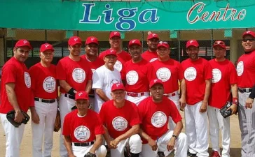 Liga Centro conmemora 74 años de historia con torneo de softbol y homenaje a Quico Tabar