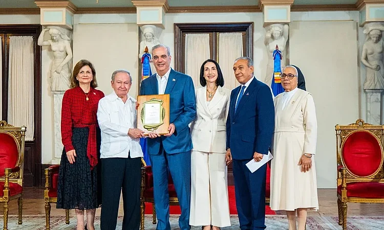 Abinader lidera reconocimiento a Ellis Pérez y sor Ciriaca Almonte por su impacto en la vejez