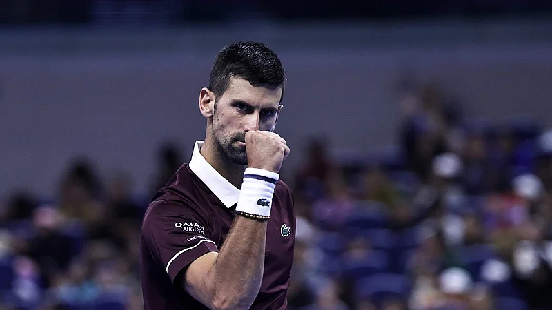 Djokovic remonta con autoridad y se cita con Zverev en cuartos de Pekín