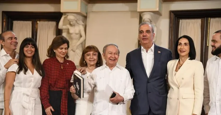 Ellis Pérez, el comunicador de 90 años que sigue marcando tendencia en la vida pública dominicana