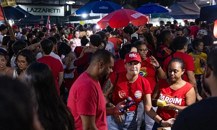 Brasil se encamina a segunda vuelta: Flávio Bolsonaro supera a Lula por cinco puntos