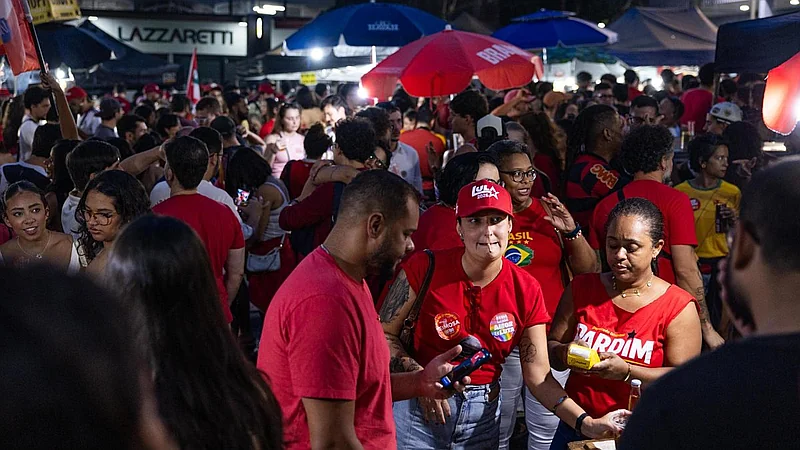 Brasil se encamina a segunda vuelta: Flávio Bolsonaro supera a Lula por cinco puntos
