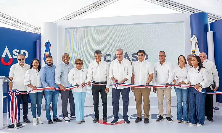 Abinader entrega obras de saneamiento en Santo Domingo Oeste y anuncia teleférico para fin de año