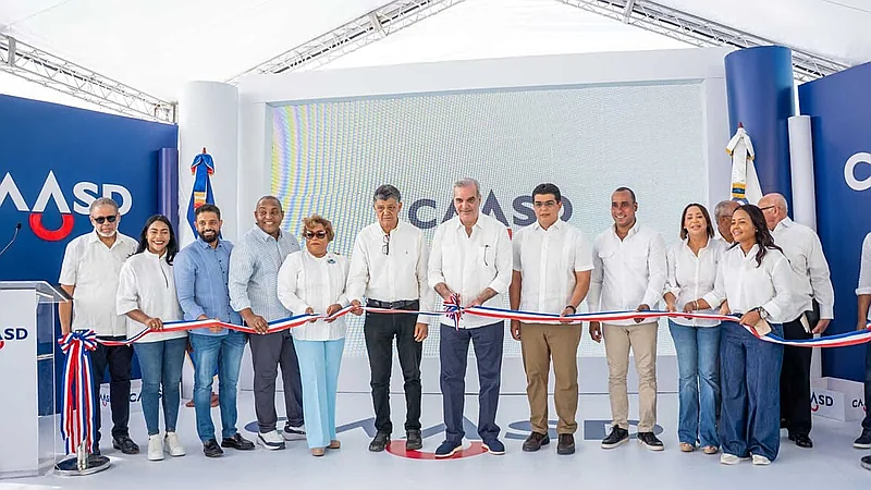 Abinader entrega obras de saneamiento en Santo Domingo Oeste y anuncia teleférico para fin de año