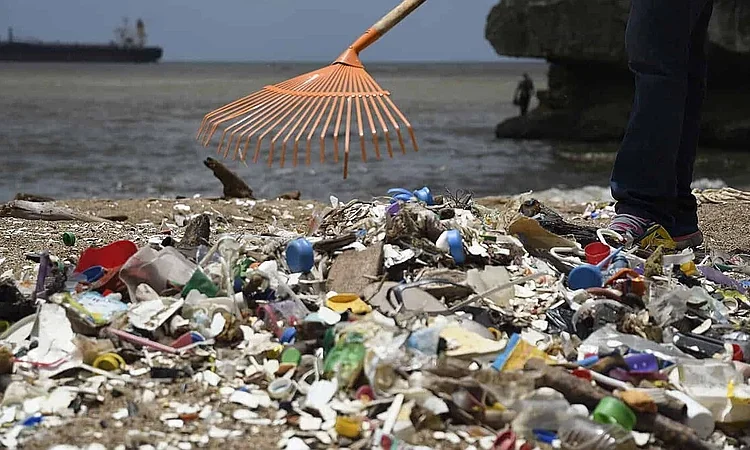 Mundo pierde 25.4 billones de euros al año por no reparar ni reciclar, alerta embajadora finlandesa