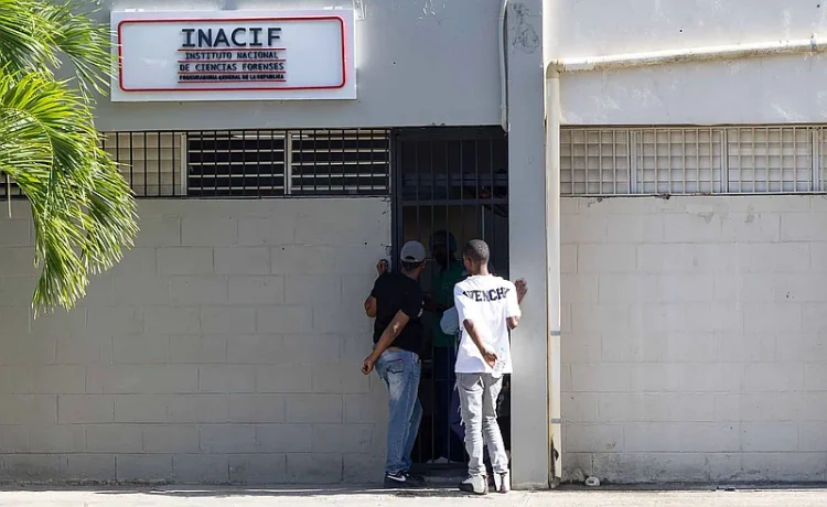 Policía en servicio muere en asalto a bar de Santo Domingo Norte
