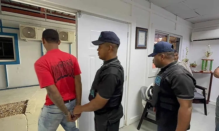 Se entrega implicado en asalto a regidor del PRM en Villa González