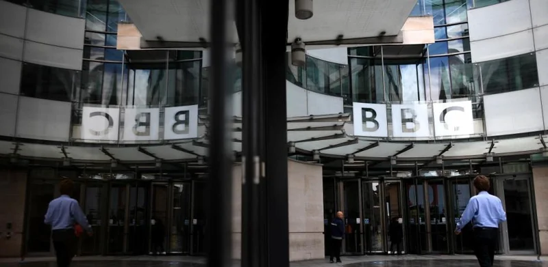 BBC recorta su televisión lineal: el cierre de BBC Three, BBC Scotland y Radio 4 Extra marca el giro hacia lo digital