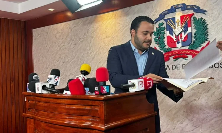 Reforma de pensiones: diputado propone elevar a 70% el salario y recortar ganancias de las AFP