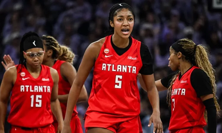 Riese hace historia: 30 puntos y 16 rebotes para igualar las Finales de la WNBA