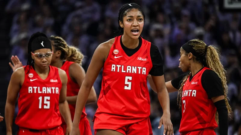 Riese hace historia: 30 puntos y 16 rebotes para igualar las Finales de la WNBA