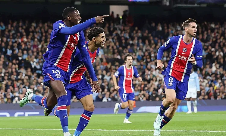 El PSG impone su poderío ante un City en reconstrucción en la Champions