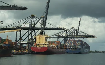 RD sortea arancel de 10.4 % y lidera auge exportador regional con 14 % en 2026