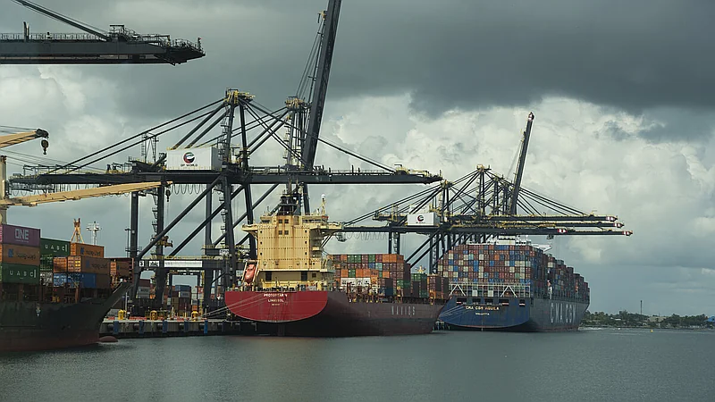 RD sortea arancel de 10.4 % y lidera auge exportador regional con 14 % en 2026
