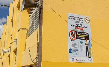 Minerd regula celulares en escuelas y centros reportan más juego y menos distracción