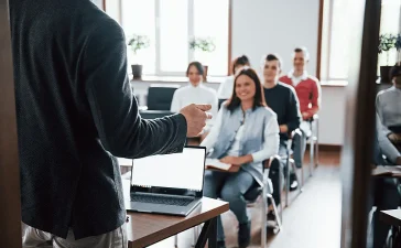 La paradoja docente: más exigencia para entrar a Educación, menos becas para los mejores bachilleres